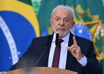 Lula afirma que tarifas dos Estados Unidos podem impulsionar novos mercados para o Brasil e reforça que o governo seguirá negociando para reduzir os impactos comerciais.