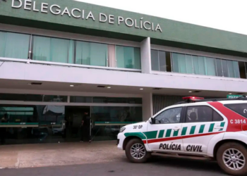 Polícia Civil do DF conclui investigação sobre arma registrada em nome de Jair Bolsonaro. Militar que transportava o armamento foi indiciado por porte ilegal de arma de fogo de uso restrito.