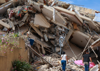 Homem de 44 anos é resgatado com vida após passar nove dias sob os escombros dos terremotos na Venezuela. País segue com milhares de desaparecidos e cidades devastadas.