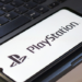 Postagem da PlayStation sobre mídias físicas gerou críticas nas redes sociais e reacendeu o debate sobre a propriedade de conteúdos digitais e os direitos dos consumidores.