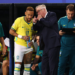 Carlo Ancelotti confirma que Neymar está apto para atuar os 90 minutos pela Seleção Brasileira, destaca sua postura no elenco e explica opção por mantê-lo no banco.