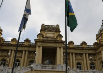 STF retoma em 19 de agosto julgamento sobre o mandato-tampão no governo do RJ. Corte decide se escolha será direta ou indireta após impasse político e jurídico.