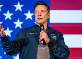 Elon Musk causou repercussão ao defender o exílio de pessoas que considera desleais aos Estados Unidos. Declaração foi publicada na rede social X em resposta a Spencer Pratt.