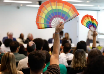Governo do Rio de Janeiro anuncia regularização dos salários atrasados de trabalhadores do programa Rio Sem LGBTIfobia após meses de cobrança.