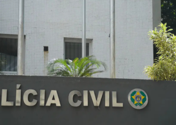 Polícia Civil do Rio realiza operação contra grupo suspeito de aplicar golpes em servidores do TCE-RJ com falsas promessas de créditos judiciais.