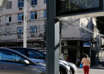 Corpo de Bombeiros do RJ apresenta plano de contingência para enfrentar seca, baixa umidade e incêndios florestais durante períodos de maior risco climático.