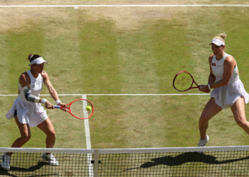 Luisa Stefani e Gabriela Dabrowski conquistam o vice-campeonato de duplas femininas em Wimbledon após derrota para Hanyu Guo e Kristina Mladenovic na final.