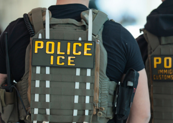 Documento interno do FBI apontou possível estratégia em aplicativos de namoro contra agentes do ICE, mas apresentou poucas evidências.