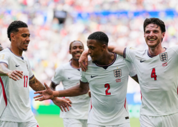 Inglaterra derrota a França por 6 a 4, garante o terceiro lugar da Copa do Mundo de 2026 e encerra o torneio com vitória em jogo de dez gols.