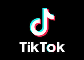 Governo dos Estados Unidos volta a permitir o uso do TikTok em celulares oficiais após mudanças no controle da plataforma e revisão das medidas de segurança.