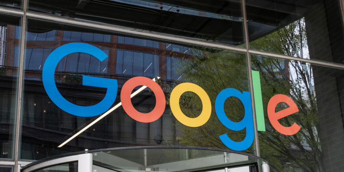Mais de 4,5 mil funcionários do Google pedem garantias contra demissões e melhores condições trabalhistas durante a reestruturação impulsionada pela inteligência artificial.