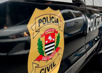 Polícia Civil de SP investiga empresa registrada na área de educação por suposta ligação com apostas ilegais e lavagem de dinheiro associadas ao PCC.