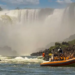 Turista holandês de 26 anos morreu após barco virar durante passeio nas Cataratas do Iguaçu. Outras sete pessoas foram resgatadas.