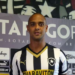 Ex-jogador do Botafogo, Tássio Maia, morreu aos 41 anos após o desabamento de um muro durante a forte ventania no Rio de Janeiro.