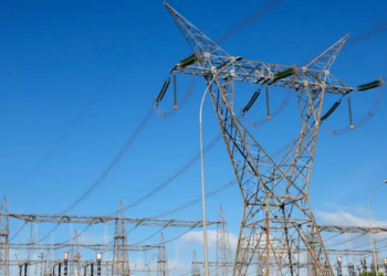 Governo brasileiro antecipou parte da geração de energia contratada para reforçar o sistema elétrico diante dos possíveis impactos de um El Niño intenso em 2026.