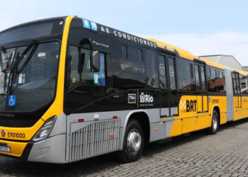 Motoristas de ônibus do Rio de Janeiro seguem em estado de greve após nova rodada de negociação sem acordo no TRT-1. Categoria reivindica reajuste salarial de 12%.