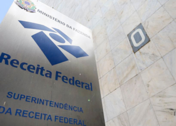 Nova tributação sobre dividendos deve arrecadar menos que o esperado pelo governo. Receita Federal projeta R$ 17,2 bilhões em 2026 e monitora resultados.