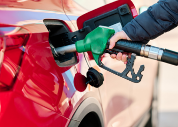 Governo federal pode adiar o fim do subsídio da gasolina após nova alta do petróleo no mercado internacional. Fazenda também prepara MP para renegociar dívidas rurais.