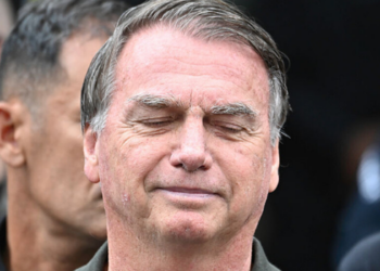 STF analisará recurso da defesa de Jair Bolsonaro que busca flexibilizar as regras da prisão domiciliar, incluindo a restrição ao recebimento de visitas.