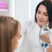 Especialistas alertam para os riscos de seguir rotinas de skincare divulgadas por influenciadores sem avaliação de um dermatologista.