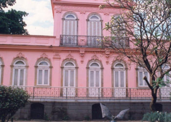 Suspeito de furtos de livros raros é preso após tentar aliciar um segurança da Fundação Casa de Rui Barbosa, no Rio de Janeiro.