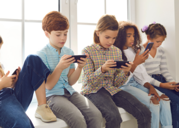 Reino Unido anuncia proibição de redes sociais para menores de 16 anos, com início previsto para a primavera europeia de 2027.