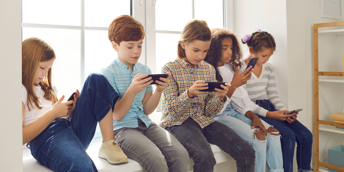 Reino Unido anuncia proibição de redes sociais para menores de 16 anos, com início previsto para a primavera europeia de 2027.