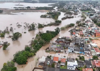 Governo federal anuncia R$ 1,3 bilhão em medidas contra os efeitos do El Niño, com estoques de alimentos, combate a incêndios e segurança hídrica.