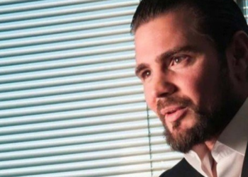 Defesa de Daniel Vorcaro deixa de insistir em delação premiada e prepara contestação das provas obtidas pela PF no caso Banco Master.