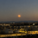 Eclipse solar total escureceu regiões da Espanha nesta quarta-feira (12). Fenômeno histórico transformou o entardecer em noite e mobilizou milhões de observadores.