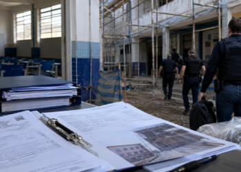 Polícia Civil deflagra a Operação Sarasvati e cumpre 20 mandados no Rio de Janeiro e em São Paulo para investigar suspeitas de fraude em obras de escolas estaduais.