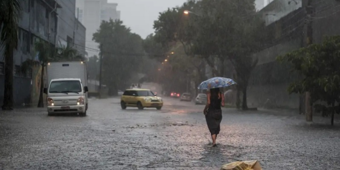 Frente fria muda o tempo no Brasil nesta sexta (21) e sábado (22), com previsão de chuva, ventos fortes, frio, nevoeiro, geada e baixa umidade.