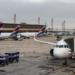 Anvisa estabelece novas regras sanitárias para aeroportos e companhias aéreas, com exigências sobre água, alimentos, limpeza, resíduos, climatização e controle de riscos.