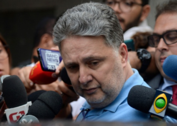 TSE suspende restrições contra Anthony Garotinho e libera acesso a fundo eleitoral, propaganda gratuita e debates. Registro da candidatura ainda será julgado.