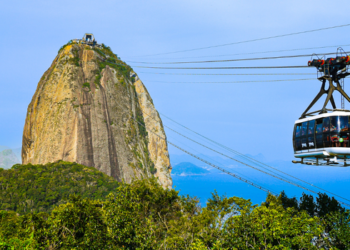 Justiça Federal mantém suspenso o projeto de tirolesa no Pão de Açúcar, determina recuperação da área afetada e estabelece indenização de R$ 30 milhões.
