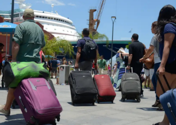 Brasil registra um dos maiores crescimentos do turismo internacional no mundo, com alta de 46% desde 2019, segundo relatório da OCDE.