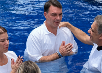 Campanha de Flávio Bolsonaro intensifica contatos com lideranças evangélicas e prepara encontros com pastores do Rio e do Distrito Federal.