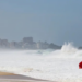 Rio terá terça-feira fria e nublada, com chuva isolada e ressaca. Marinha prevê ondas de até 2,5 metros na orla da capital.