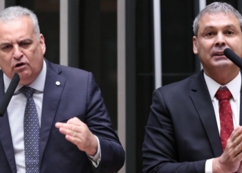 Investigação sobre Alfredo Gaspar ganha novos contornos após testemunha apresentar versões diferentes sobre a origem de denúncia envolvendo o deputado.