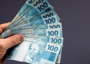 Homem é preso no Rio durante a Operação Criptoabate, que investiga golpe de investimentos falsos com prejuízos estimados em até R$ 50 milhões.