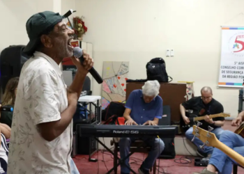 Grupo Harmonia Enlouquece lança quinto álbum no Rio e destaca a música como ferramenta de expressão, inclusão e cuidado em saúde mental.