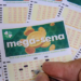 Mega-Sena pode pagar R$ 38 milhões no concurso 3.045 neste domingo (16). Veja o horário do sorteio, valor da aposta e prazo para jogar.