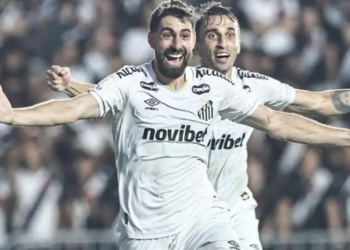  Santos vence o Vasco por 3 a 0 em São Januário, chega aos 25 pontos e deixa momentaneamente a zona de rebaixamento do Brasileirão.