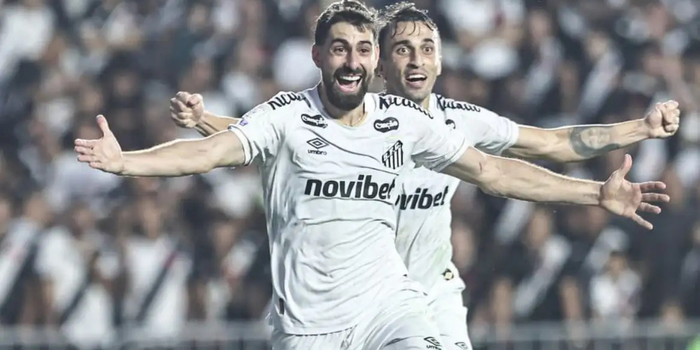 Santos vence o Vasco por 3 a 0 em São Januário, chega aos 25 pontos e deixa momentaneamente a zona de rebaixamento do Brasileirão.