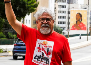 Edmilson Costa, do PCB, disputa a Presidência em 2026 ao lado de Cleusa Santos e leva à campanha uma trajetória acadêmica e política iniciada nos anos 1980.