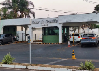 Alexandre de Moraes autoriza Bolsonaro a deixar temporariamente a prisão domiciliar para atendimento odontológico sob medidas de segurança da PMDF.