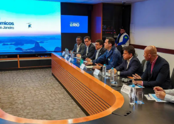 Anac intensifica fiscalização de passeios de helicóptero no Rio, suspende quatro empresas e impede nove aeronaves de operar.