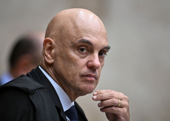 Sessão do STF teve confronto entre Alexandre de Moraes e André Mendonça durante análise de procedimentos relacionados ao Banco Master.
