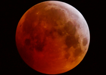 Eclipse parcial da Lua poderá ser visto em todo o Brasil nesta quinta-feira (27). Fenômeno atinge o ponto máximo às 1h13 de sexta-feira, com 96,2% de obscurecimento.