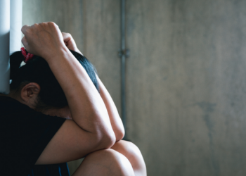 Deam Digital permite que mulheres vítimas de violência no Rio registrem ocorrências e solicitem medidas protetivas pela internet.